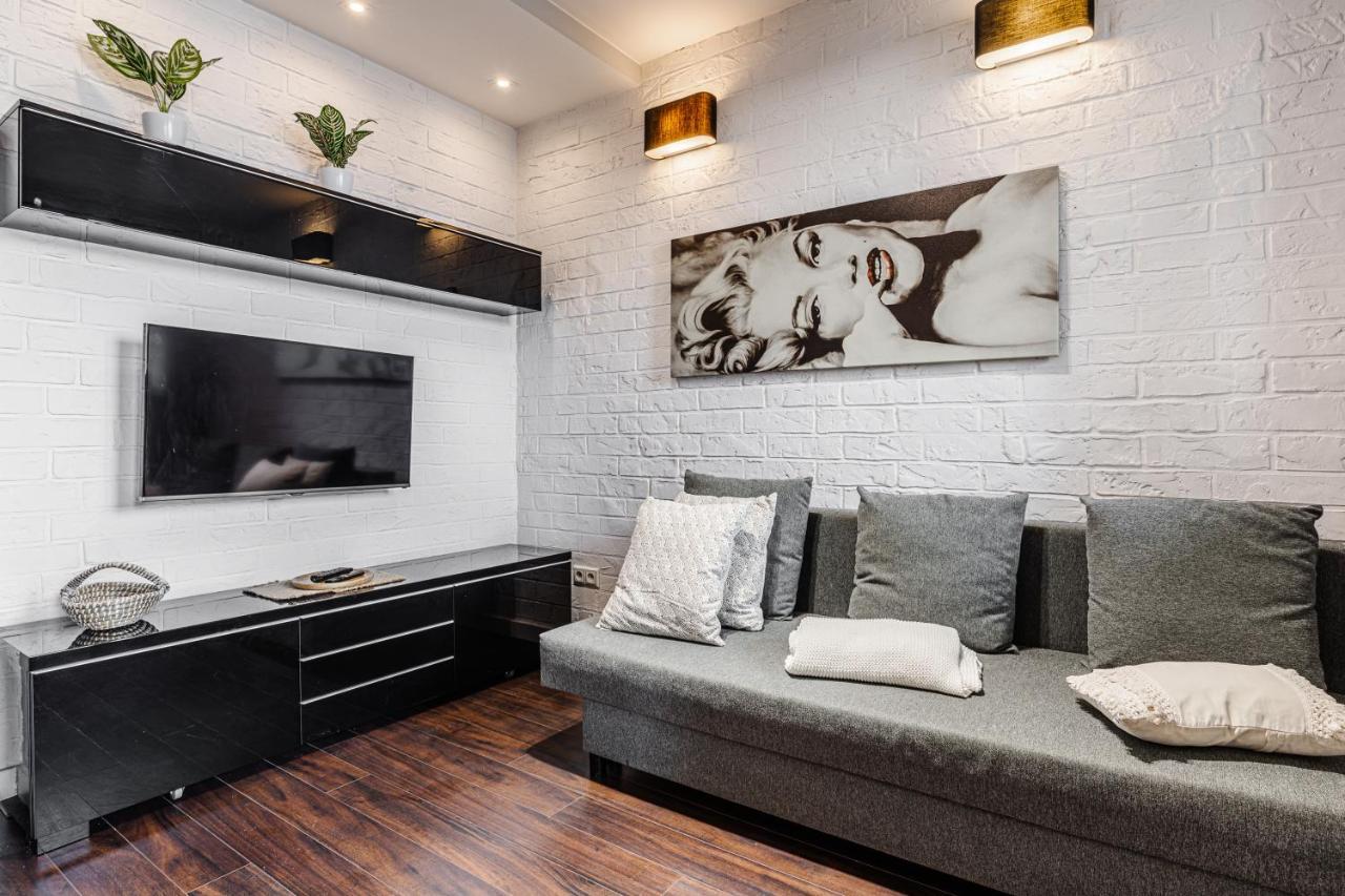Spacious Studio Ac View Pokorna 2 Parking Varşovia Exterior foto